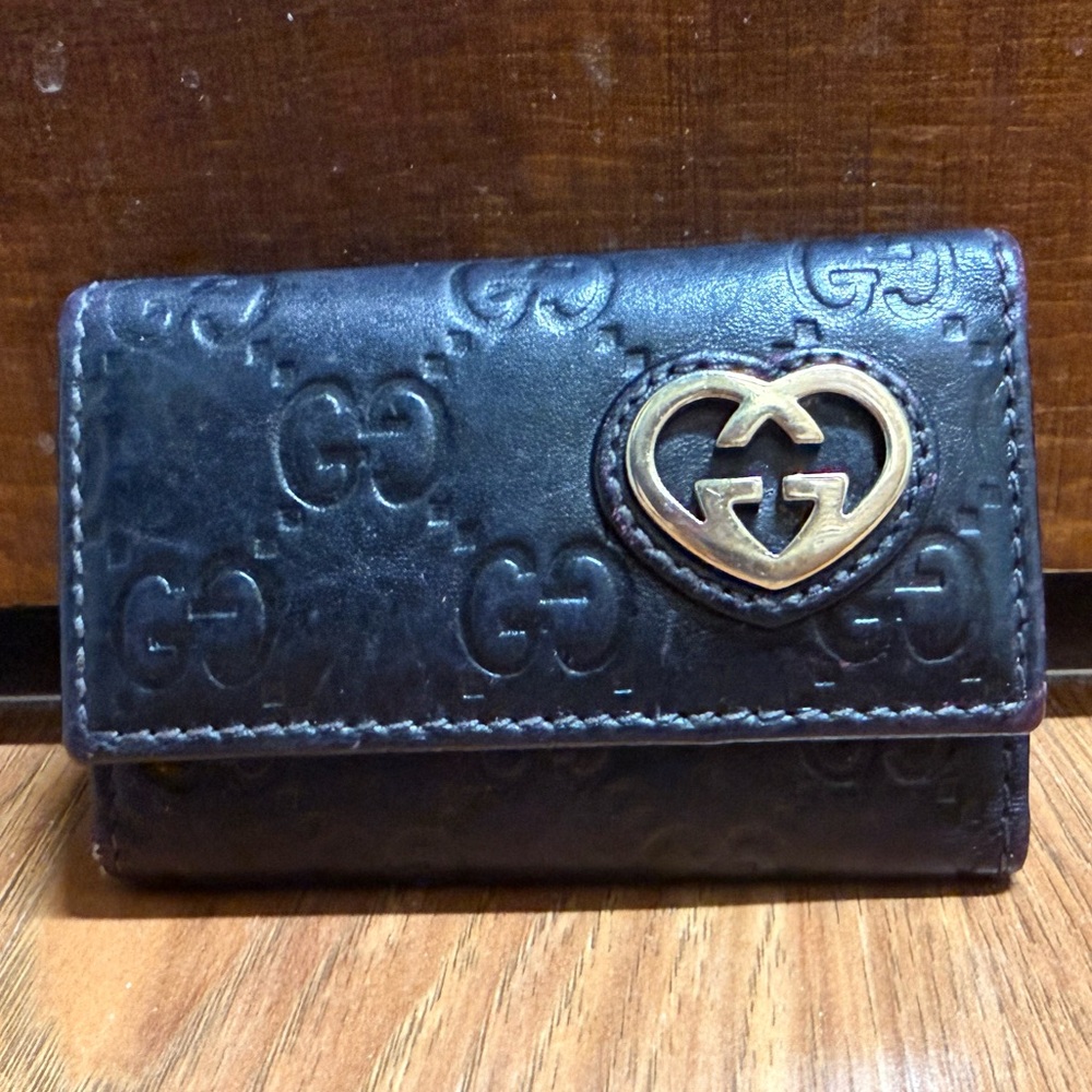 AUTHENTIC Gucci Guccissima Lovely Heart Key Case